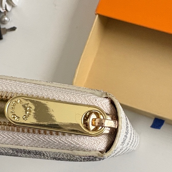 Louis Vuitton LV Gray White Damier Azur Zippy Wallet Looks New M60017 Giftable - Picture 7 of 14